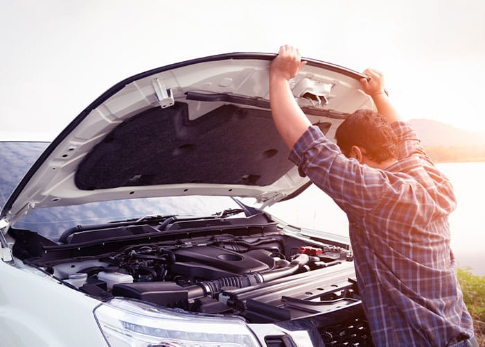 Débrancher la batterie de la voiture pour réinitialiser les systèmes